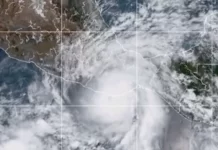 El huracán Agatha toca tierra en México como la tormenta más intensa en afectar el país en el mes de mayo