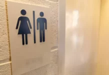 La petición de un baño neutro hace que el Congreso de Perú rechace que el país acoja la próxima asamblea de la OEA