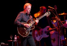 The Dukes of September – Lowdown (Live) Grandes Clasicos.