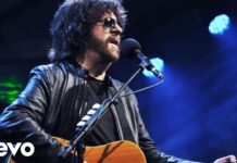 Jeff Lynne’s ELO – Telephone Line (Live at Wembley Stadium)