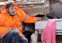 Terremoto en Turquía: la imagen de «un padre sosteniendo la mano de su hija muerta» que muestra la desesperación de los sobrevivientes de la catástrofe