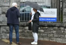 Una profesora muere en clase apuñalada por un estudiante en Francia