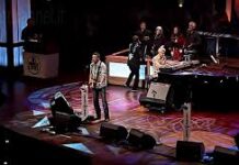 Cliff Richard – We Don’t Talk Anymore (Official Video)