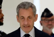Condenan a 5 años de cárcel al expresidente francés Nicolas Sarkozy por un caso de pagos vinculados a Gadafi