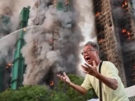Un enorme incendio en un complejo de rascacielos residenciales en Hong Kong deja al menos 55 muertos y cientos de desaparecidos