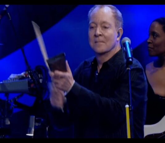 The B-52’s – Love Shack (With The Wild Crowd!: Live in Athens, GA) / Radioluna.cl