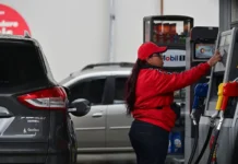 Qué medidas están tomando los gobiernos para aliviar el aumento de los precios de los combustibles en América Latina y el mundo