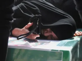 Las imágenes del funeral por las 165 víctimas de la escuela de niñas bombardeada durante los ataques a Irán