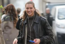 El resurgir de los audífonos con cable ante las críticas contra los inalámbricos