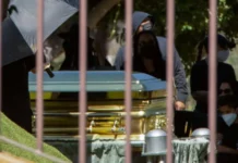 Un féretro dorado y miles de flores: el suntuoso funeral de «El Mencho» en México