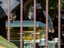 Un féretro dorado y miles de flores: el suntuoso funeral de «El Mencho» en México