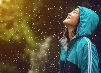 4 beneficios para la salud de salir afuera mientras está lloviendo, según la ciencia