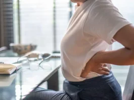 Los efectos para el cuerpo de pasar muchas horas sentado y cómo puedes combatirlos