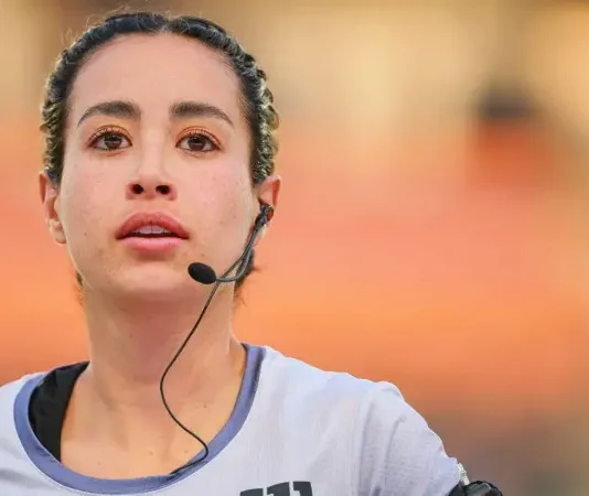 Katia Itzel García: la árbitra que hace historia como la primera mexicana en dirigir en un Mundial masculino