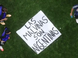 Reino Unido pide a la FIFA investigar a Argentina después de que jugadores mostraran una pancarta de las Malvinas/Falklands tras la victoria sobre Inglaterra