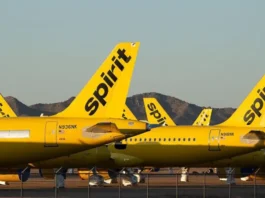 Por qué las aerolíneas de bajo costo están en crisis y qué significa esto para los precios de los vuelos