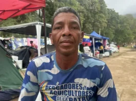 «He perdido a 26 familiares y no lloraré hasta que encuentre los restos de todos»: los venezolanos que aún buscan entre los escombros un mes después de los terremotos