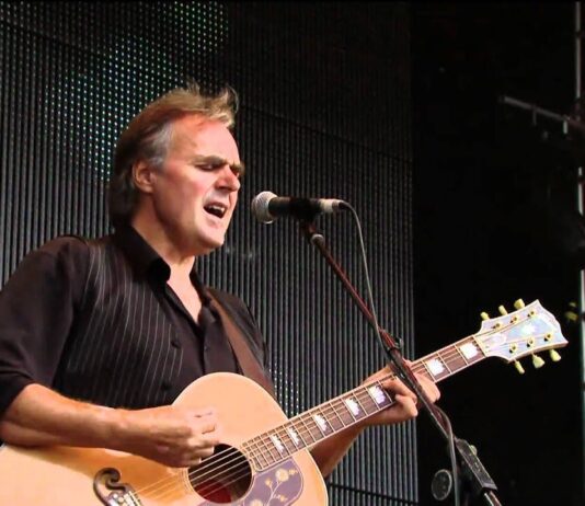 10cc – I’m Not In Love HD (Live – 2010) Radioluna.cl