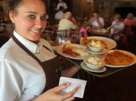 Por qué algunos restaurantes de EE.UU. están prohibiendo las propinas