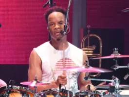 Conmoción en la música: Baterista de banda que marcó una época se encuentra en coma inducido El baterista despertó por unos breves segundos. Sin embargo, tuvo que ser sedado nuevamente para estabilizarse.