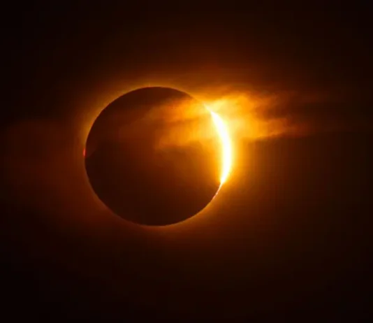 Las impresionantes imágenes del eclipse solar total que se pudo ver en Europa
