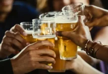«La generación sobria»: por qué cada vez más jóvenes reemplazan el alcohol por medicamentos para la ansiedad