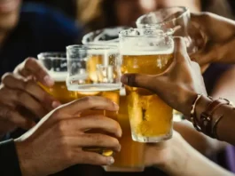 «La generación sobria»: por qué cada vez más jóvenes reemplazan el alcohol por medicamentos para la ansiedad