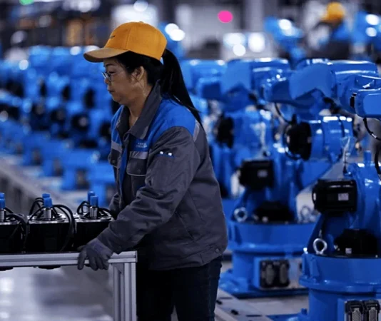 «Cambiará el mundo»: la revolución de las máquinas que se gesta en China y va mucho más allá de los robots humanoides