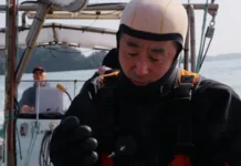 Su esposa fue arrastrada por un tsunami y él lleva años buceando para sentirse cerca de ella